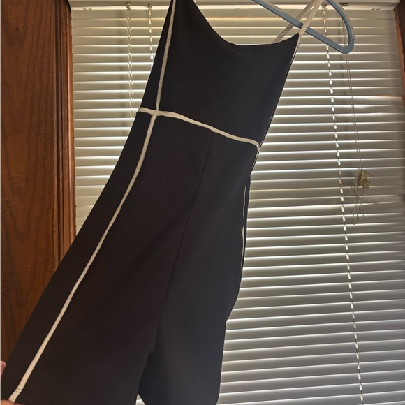 Chic Black Jumpsuit with White Trim - Picture 1 of 5